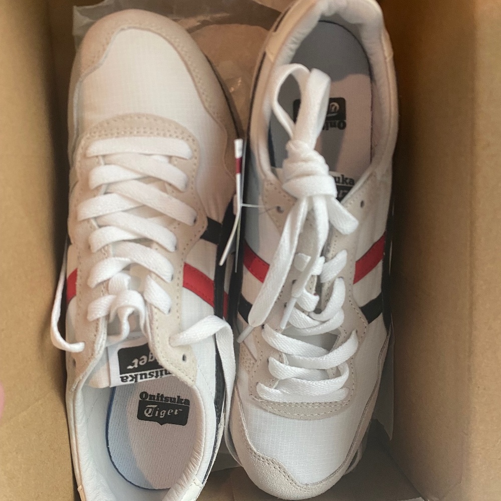 Onitsuka Tiger Serrano W7/M5.5 Black & Red Stripe Shoes